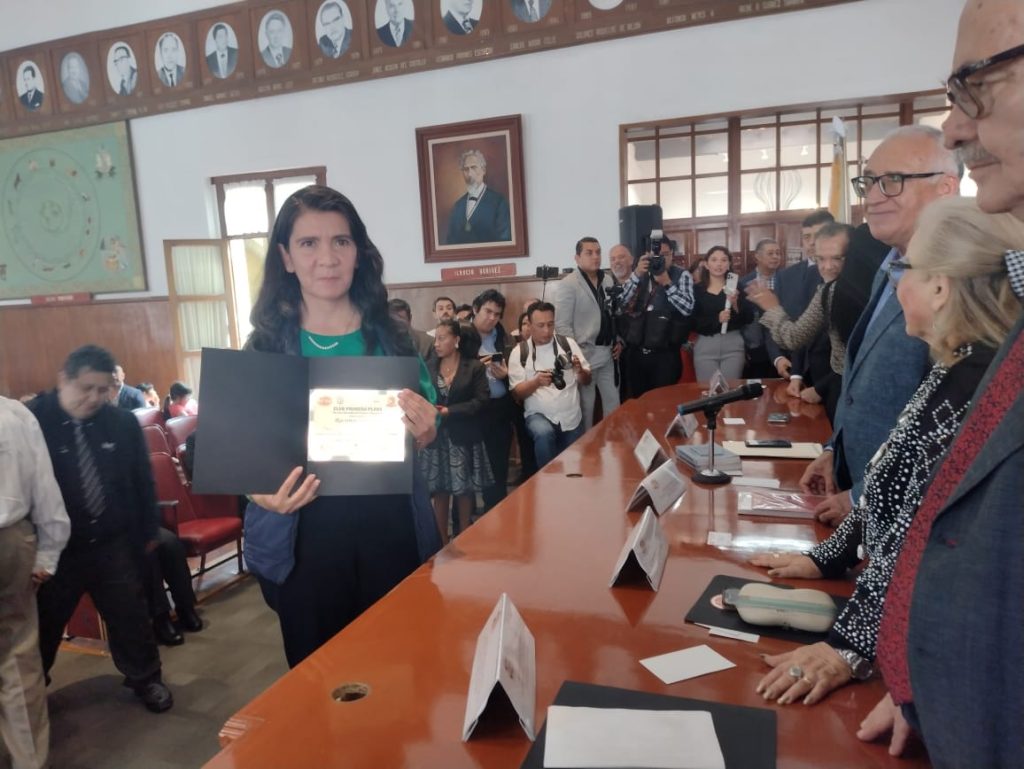 OLIVIA-LOPEZ-PESCADOR 30 años de trayectoria 